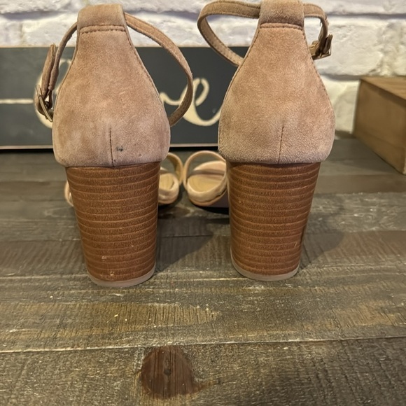 Women’s tan suede heels - Picture 3 of 6